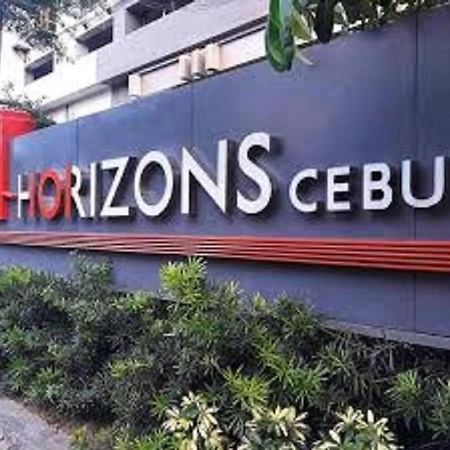 Horizon 101 A1 Shortwalk Robinson Mall Mango Square Bars Free Pool Cebu Kültér fotó