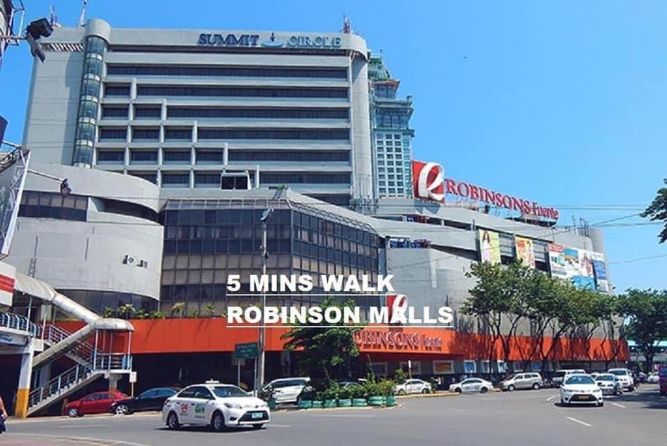 Horizon 101 A1 Shortwalk Robinson Mall Mango Square Bars Free Pool Cebu Kültér fotó